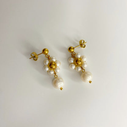 Aretes de flor de perla