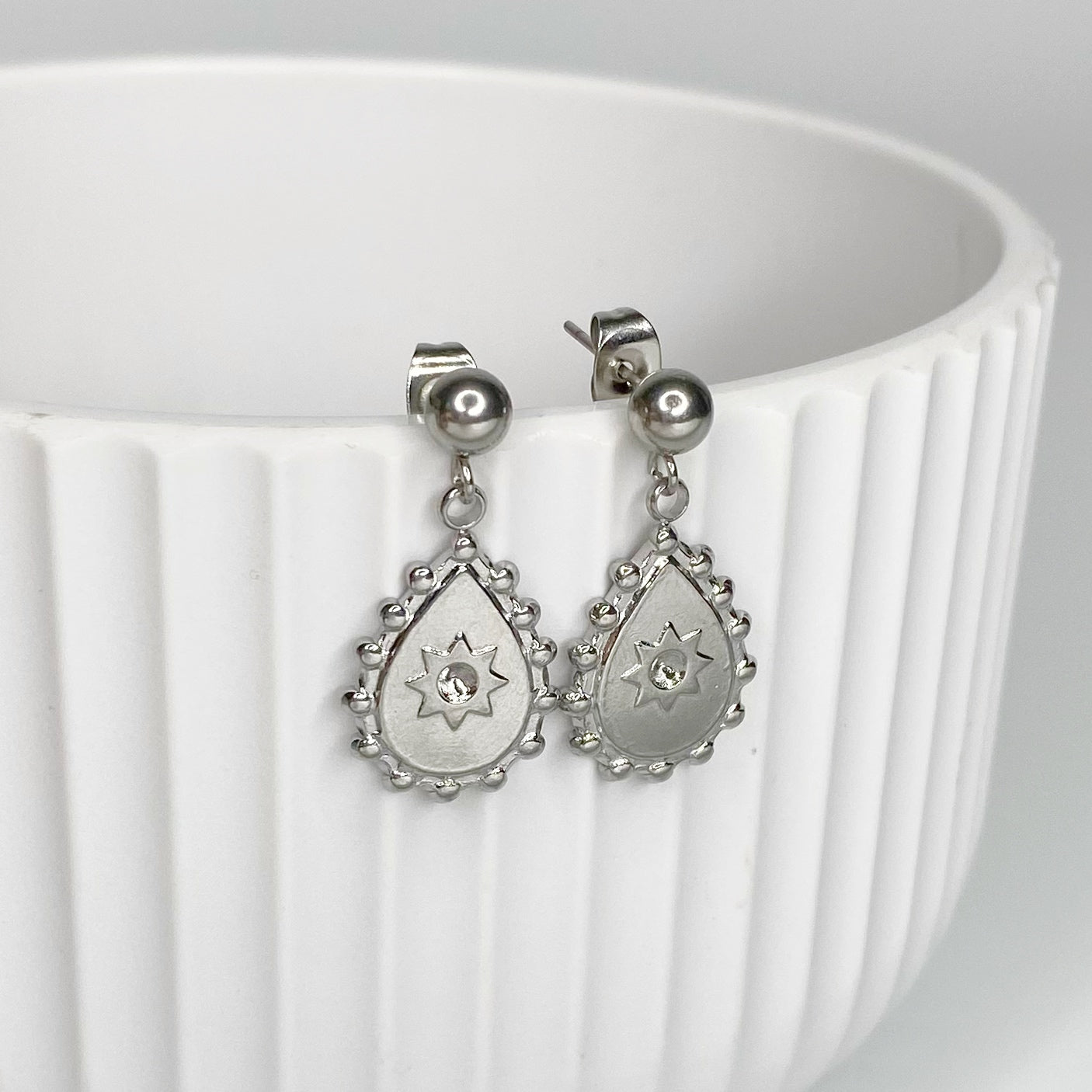 Aretes de gota con estrella