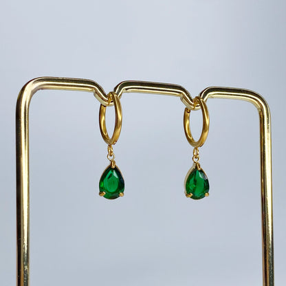 Argolla con gota de zirconia esmeralda