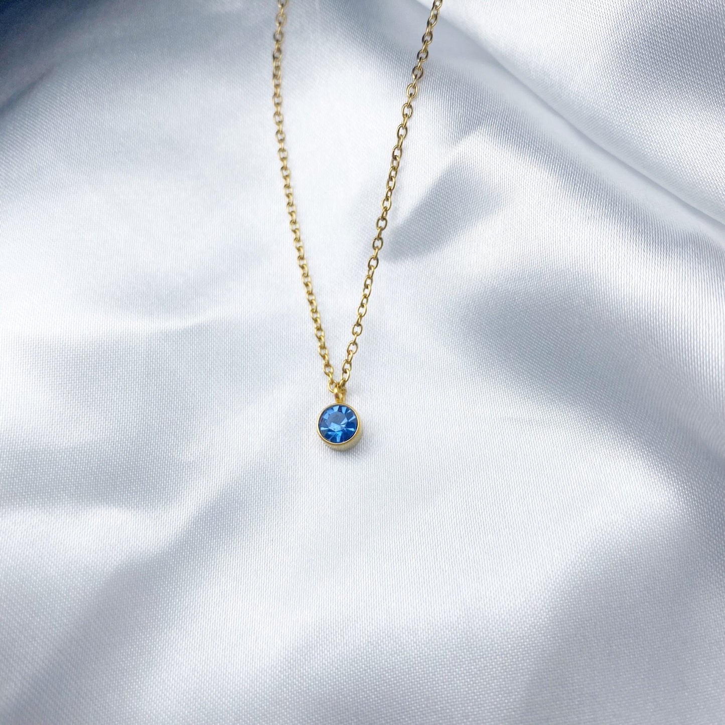 Cadena con zirconia colorida