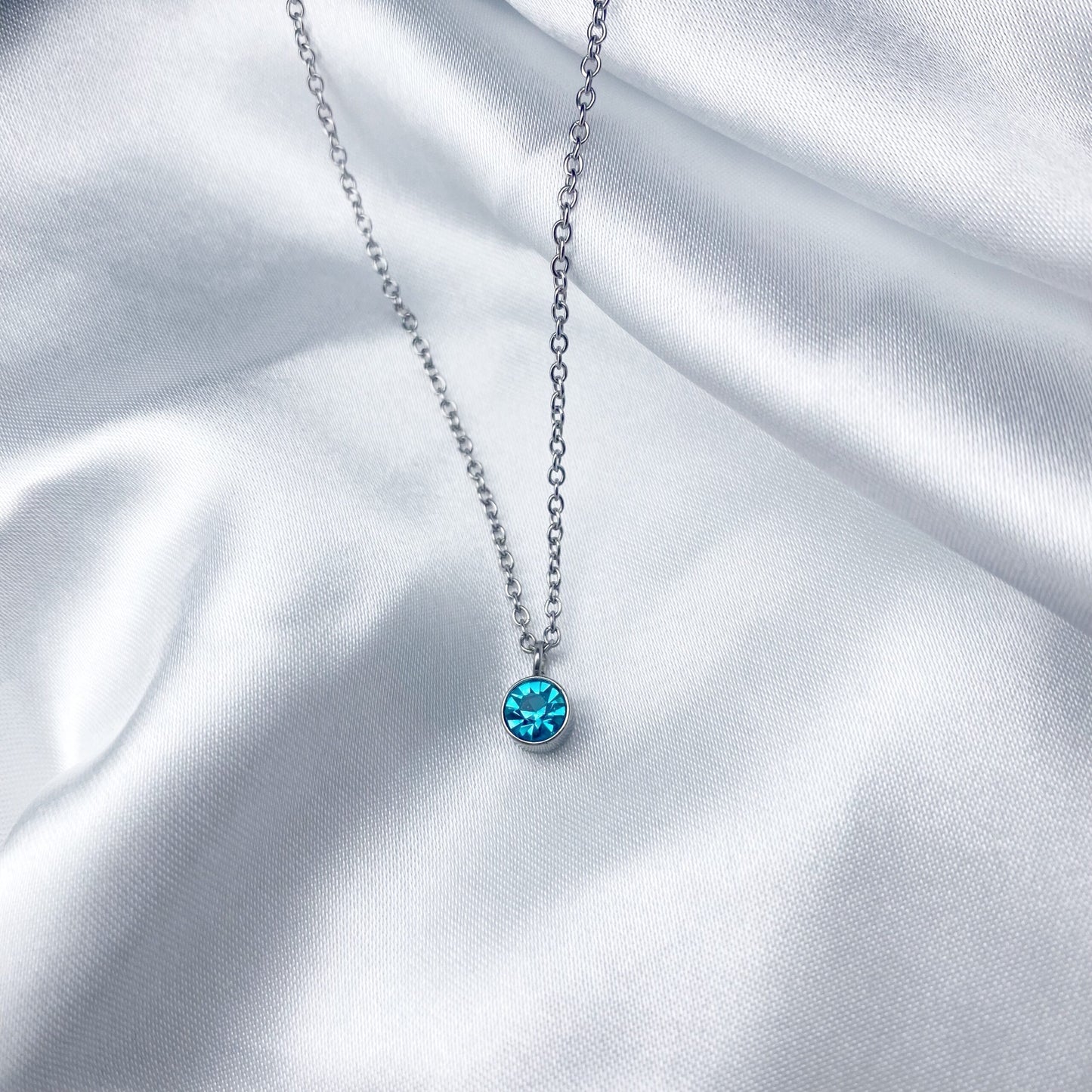 Cadena con zirconia colorida