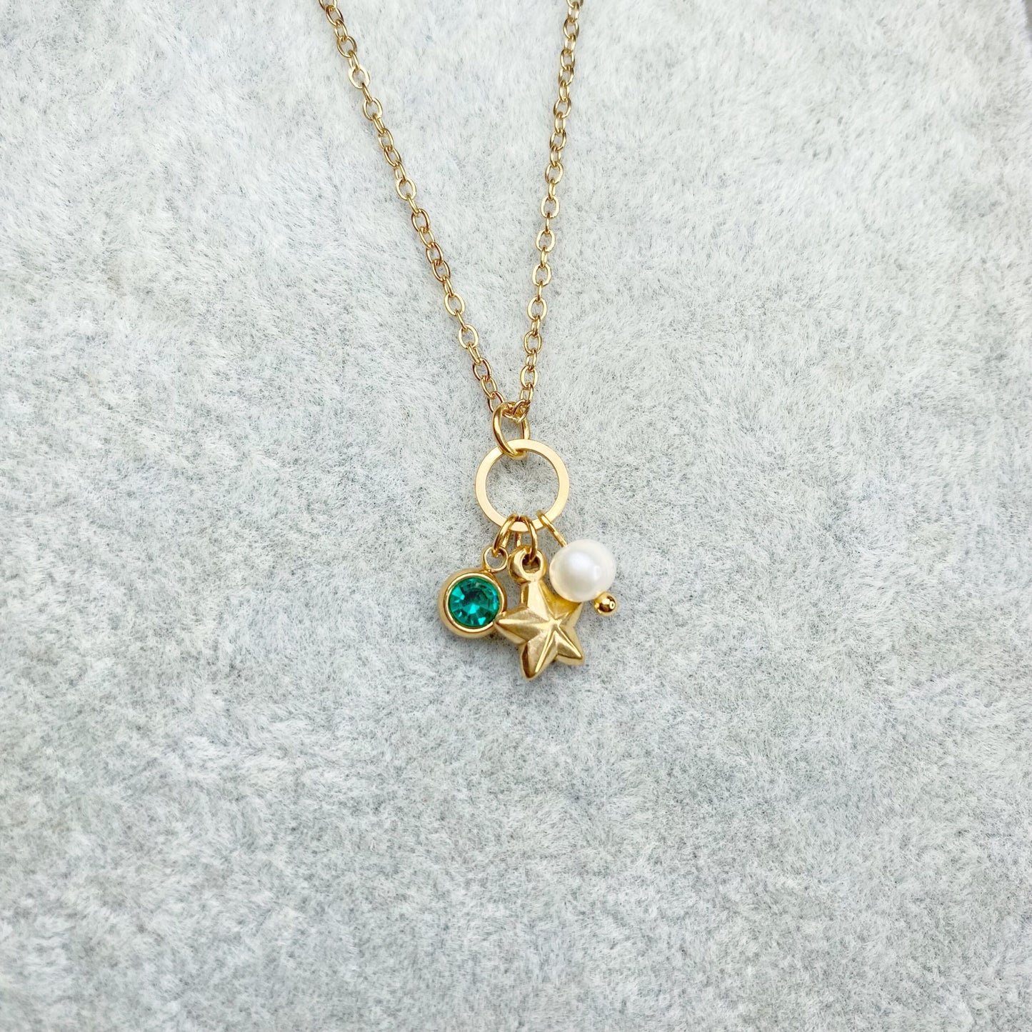 Cadena con estrella, perla y zirconia