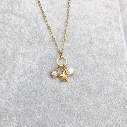 Cadena con estrella, perla y zirconia