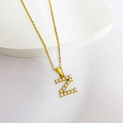 Cadena con letra de perlitas