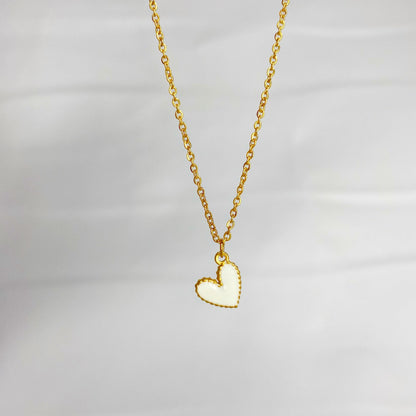 Cadena con corazón blanco