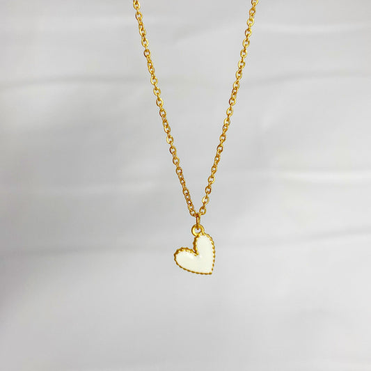 Cadena con corazón blanco