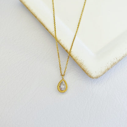 Cadena con mini dijes con zirconia