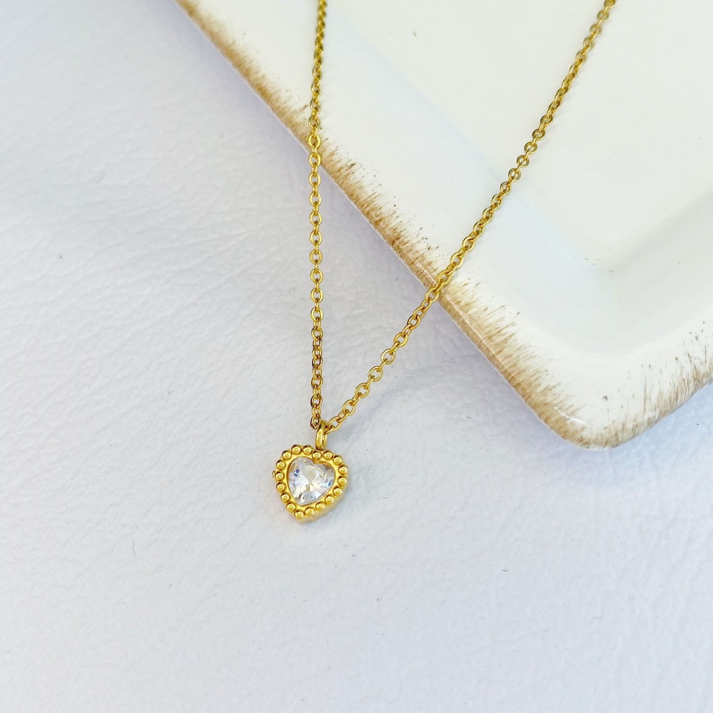 Cadena con mini dijes con zirconia
