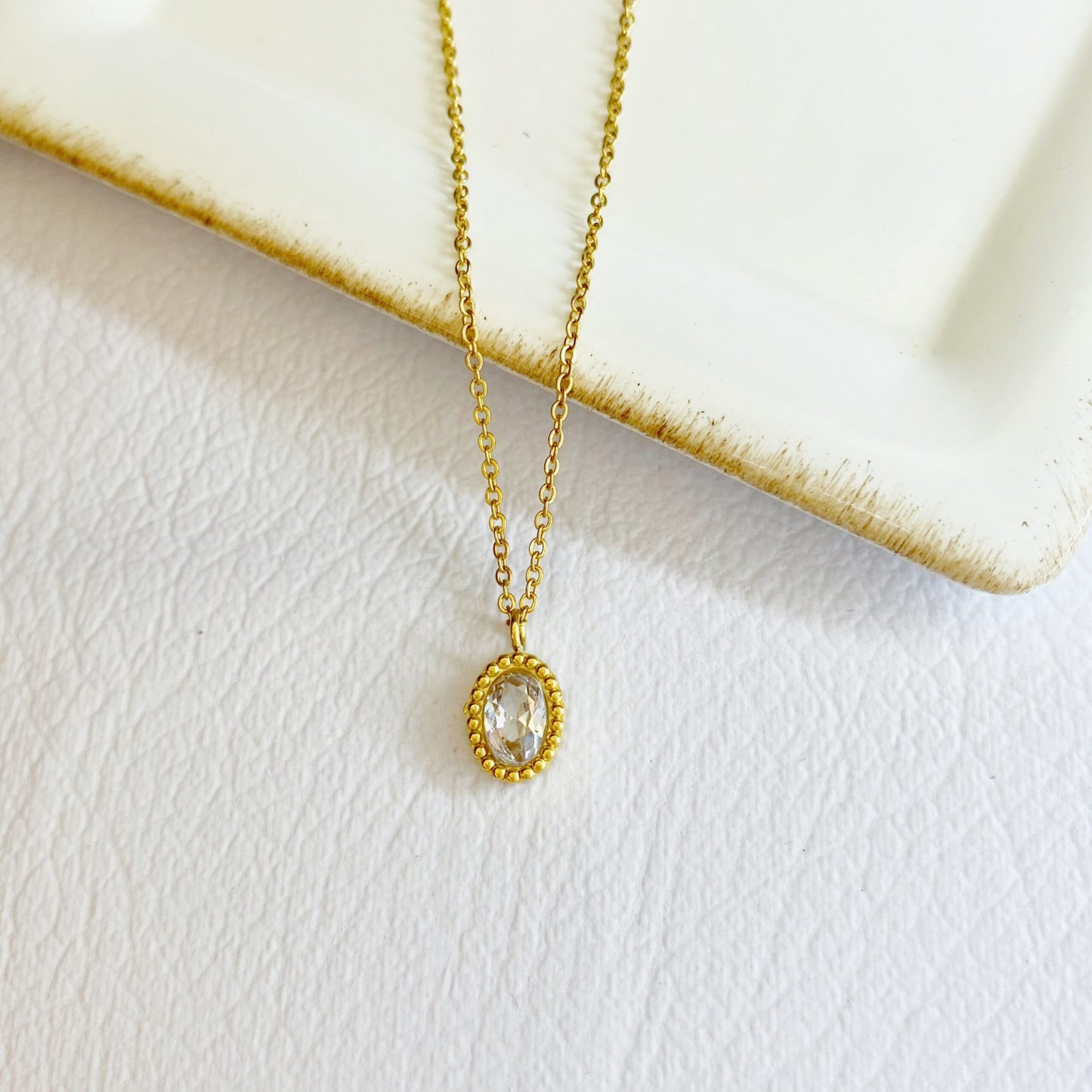 Cadena con mini dijes con zirconia