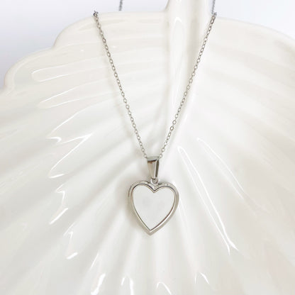 Cadena con relicario de corazón con nácar personalizado