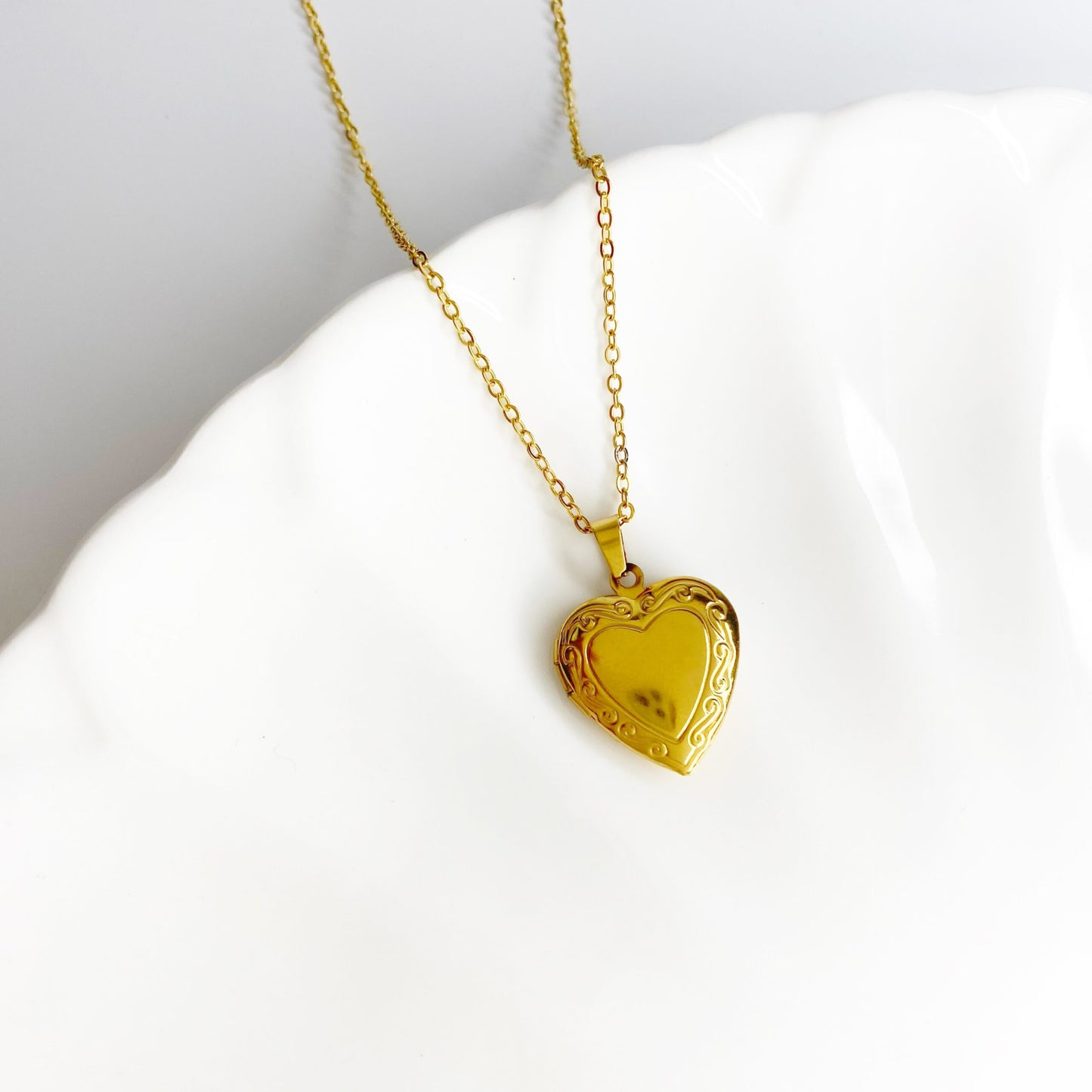 Cadena con relicario de corazón personalizado