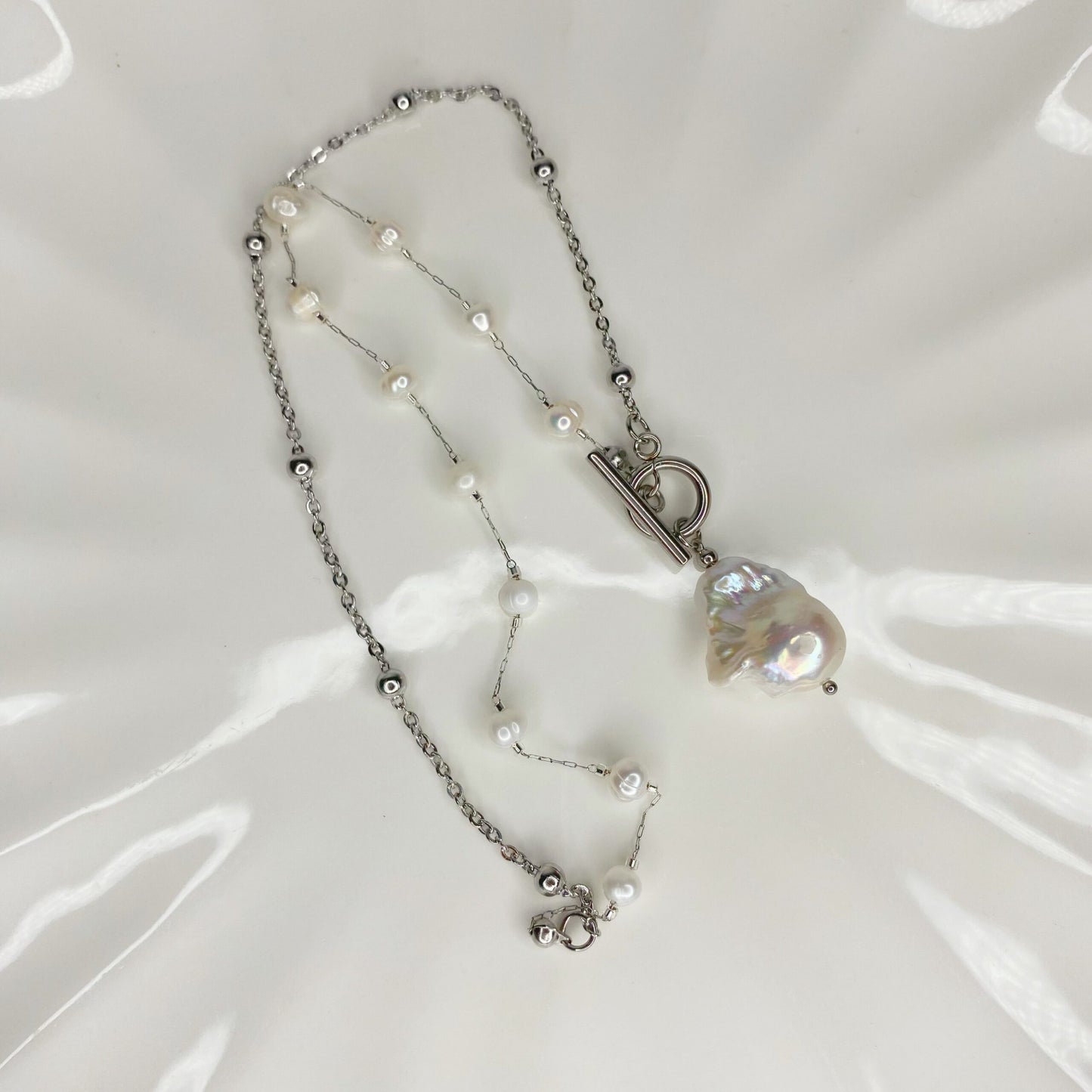 Collar con perla barroca y perlas