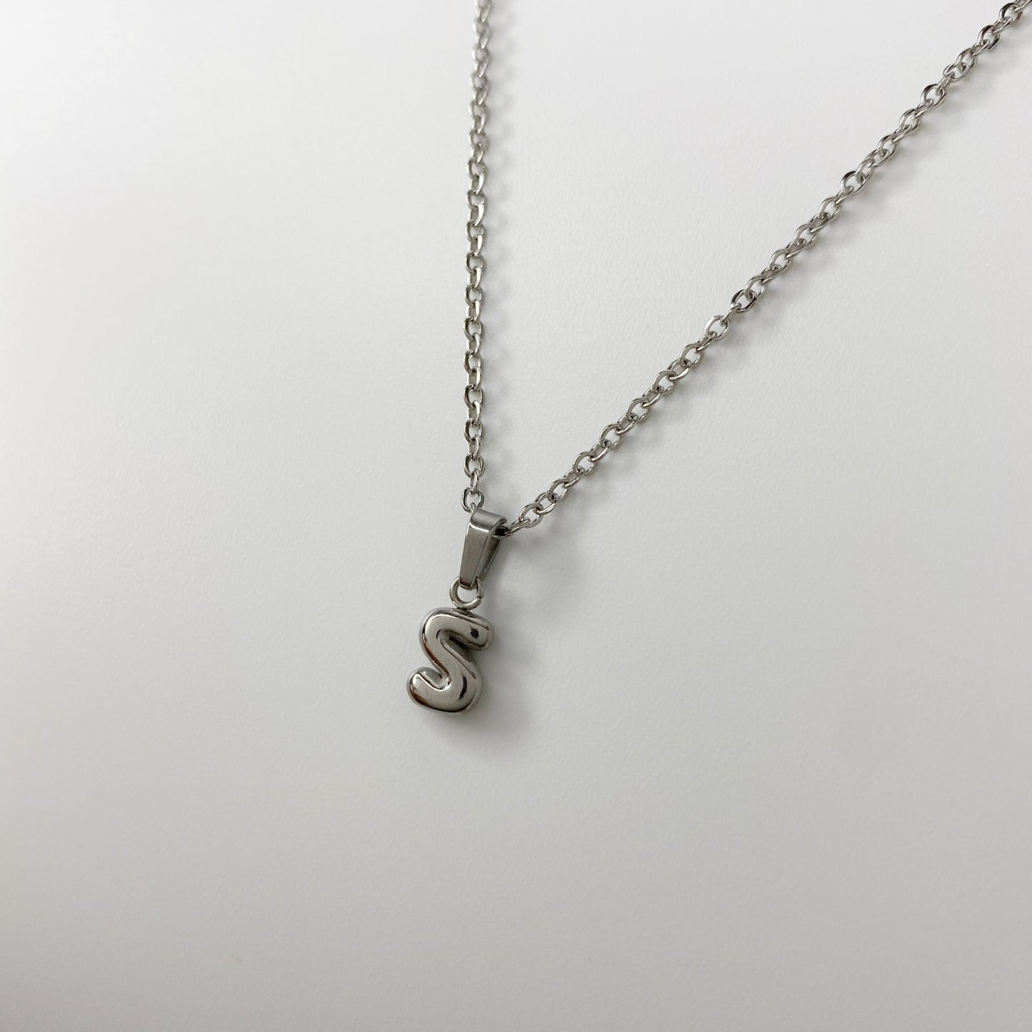 Cadena con letra burbuja