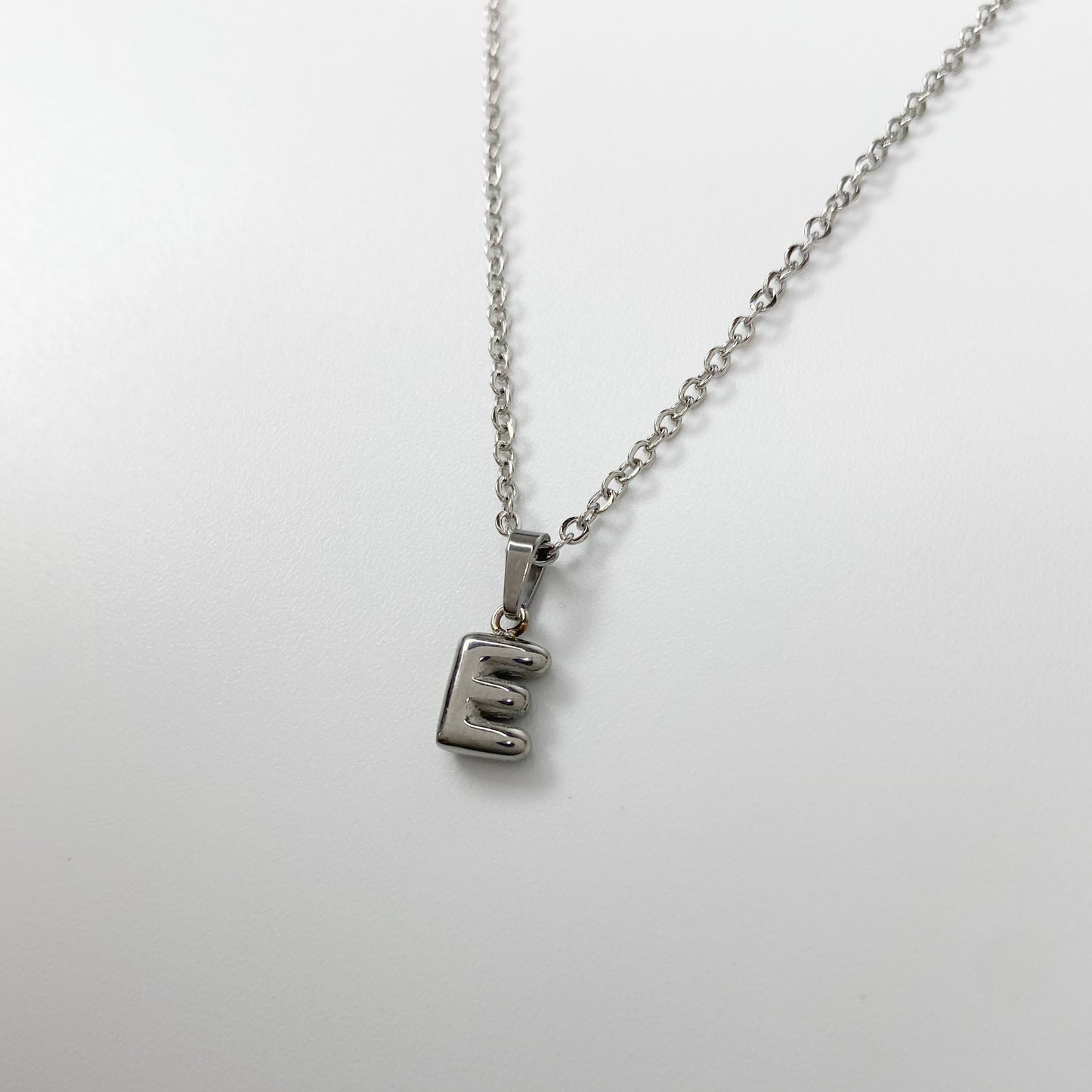 Cadena con letra burbuja