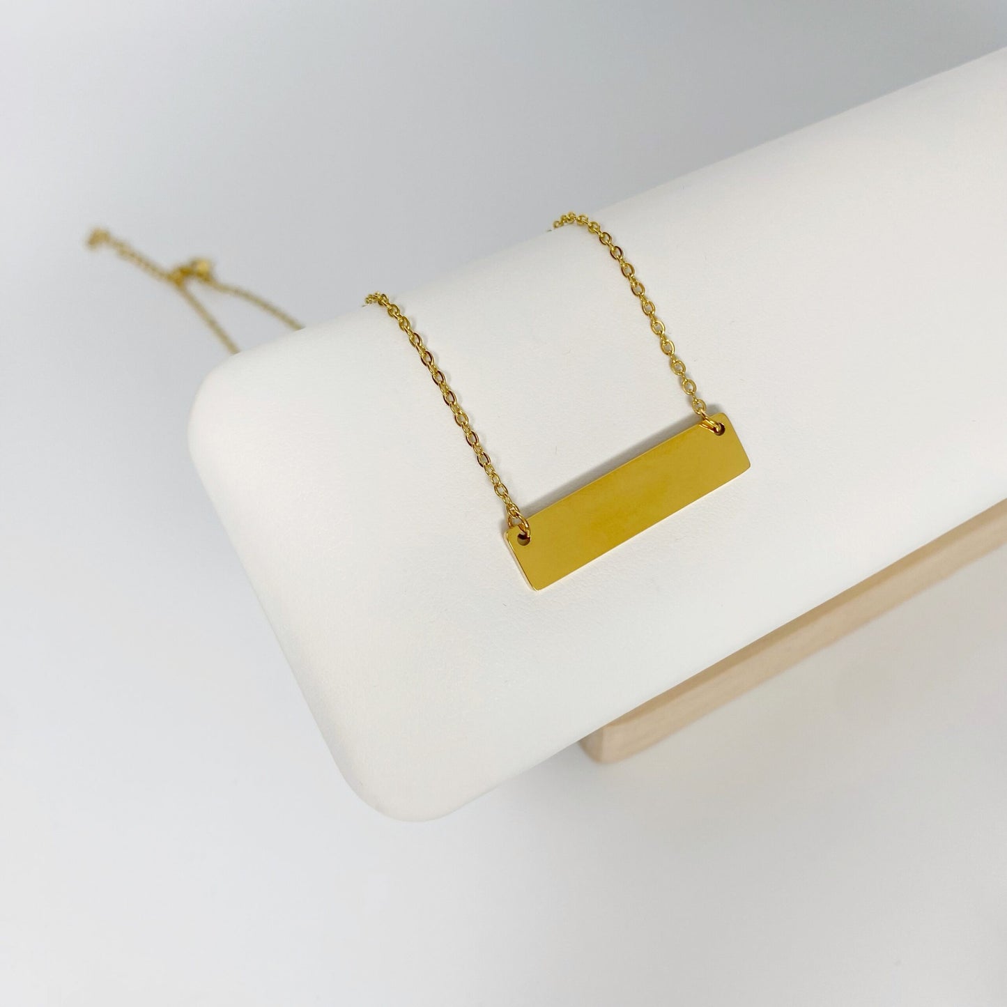 Cadena con placa rectangular horizontal personalizada