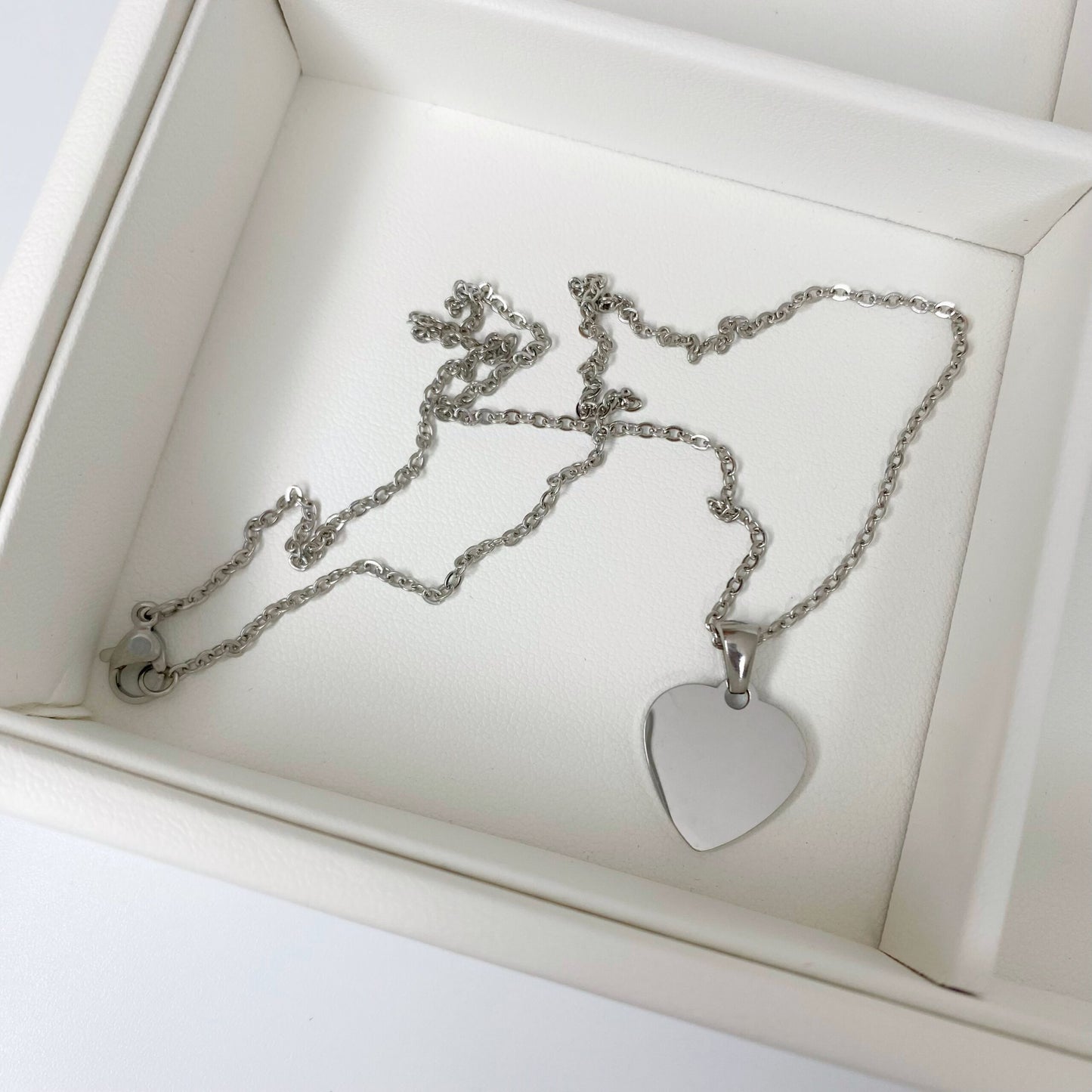 Cadena con placa de corazón personalizada