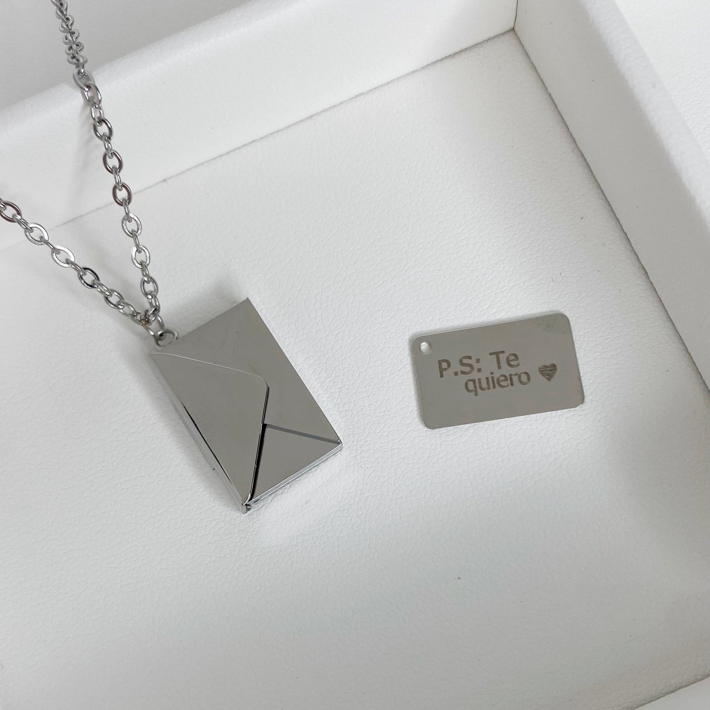 Cadena con carta personalizada