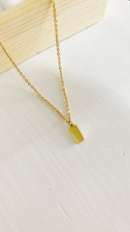 Cadena con placa rectangular personalizada