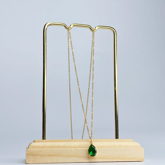 Cadena con gota de zirconia esmeralda
