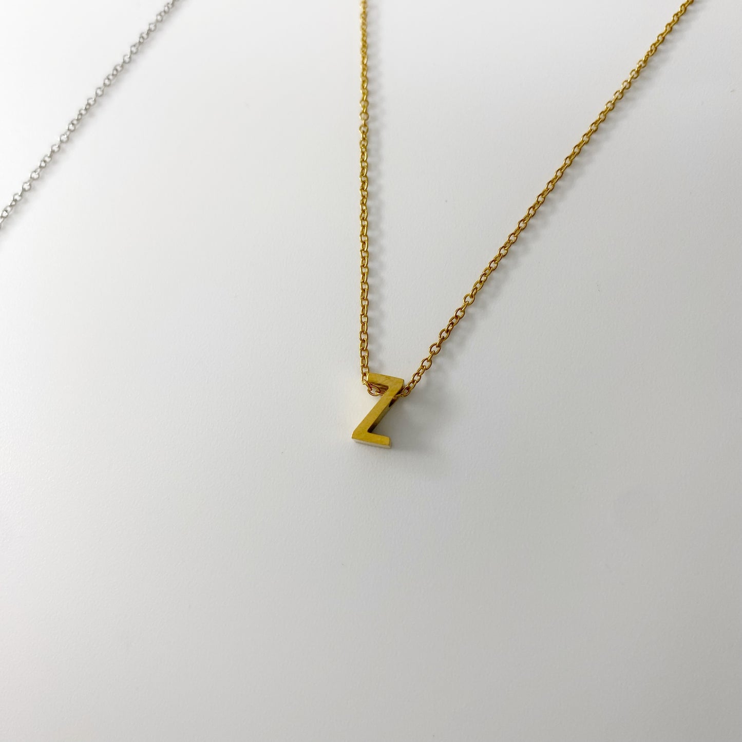 Cadena con letra pequeña