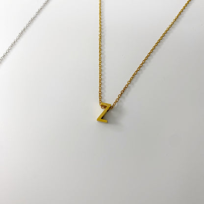 Cadena con letra pequeña