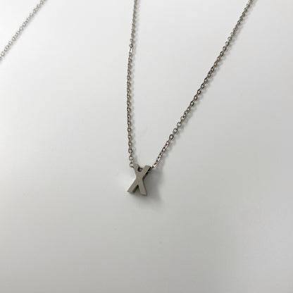 Cadena con letra pequeña