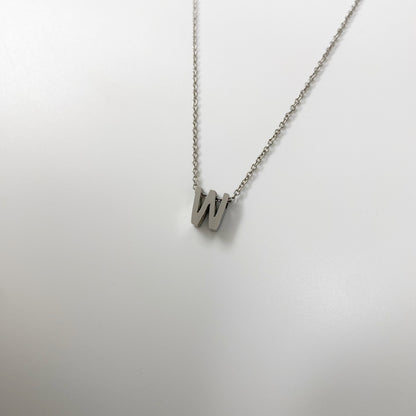 Cadena con letra pequeña