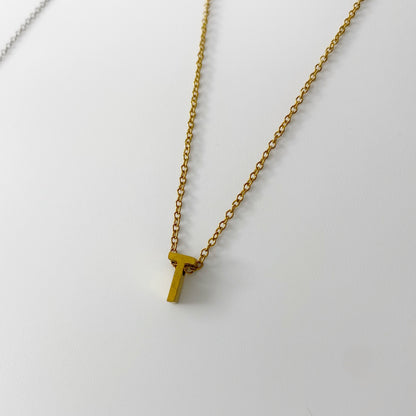 Cadena con letra pequeña