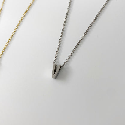 Cadena con letra pequeña