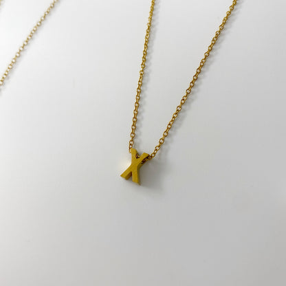 Cadena con letra pequeña