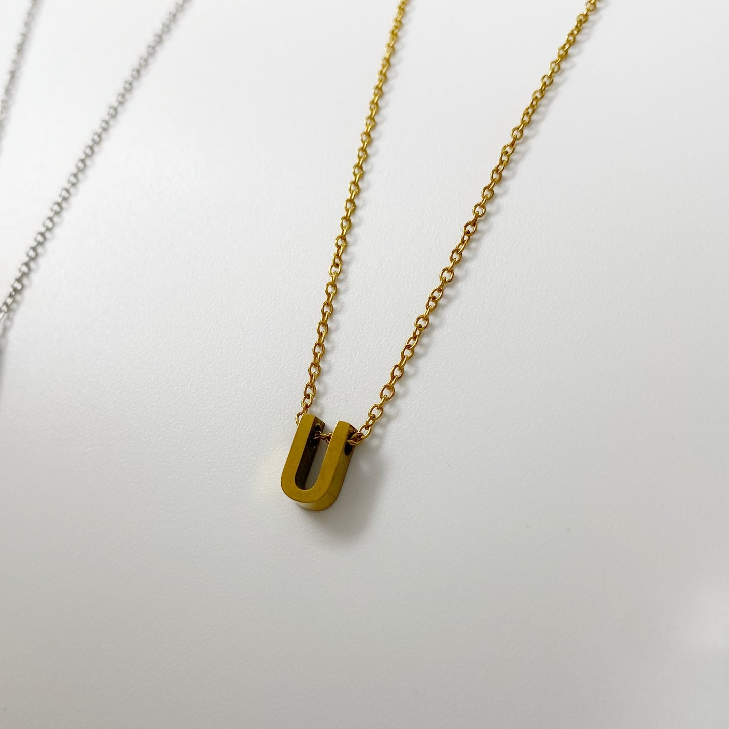 Cadena con letra pequeña