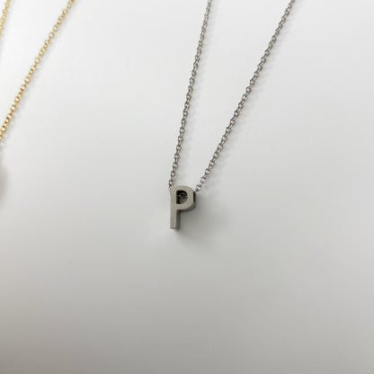 Cadena con letra pequeña