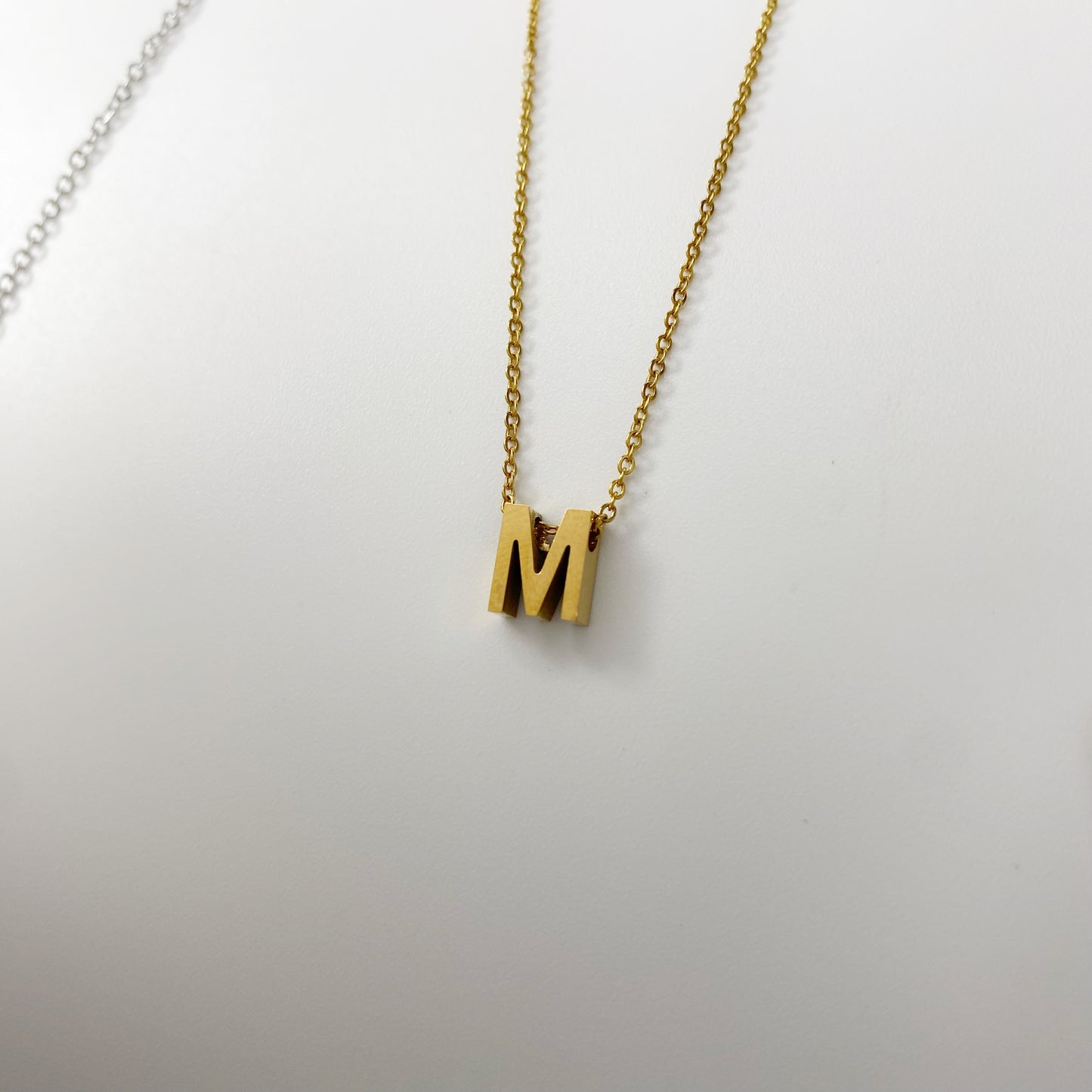 Cadena con letra pequeña