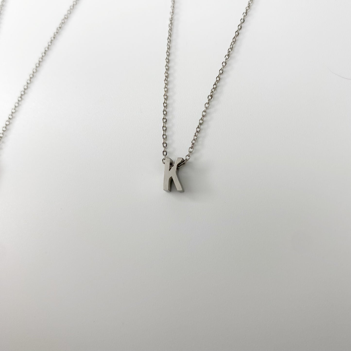 Cadena con letra pequeña
