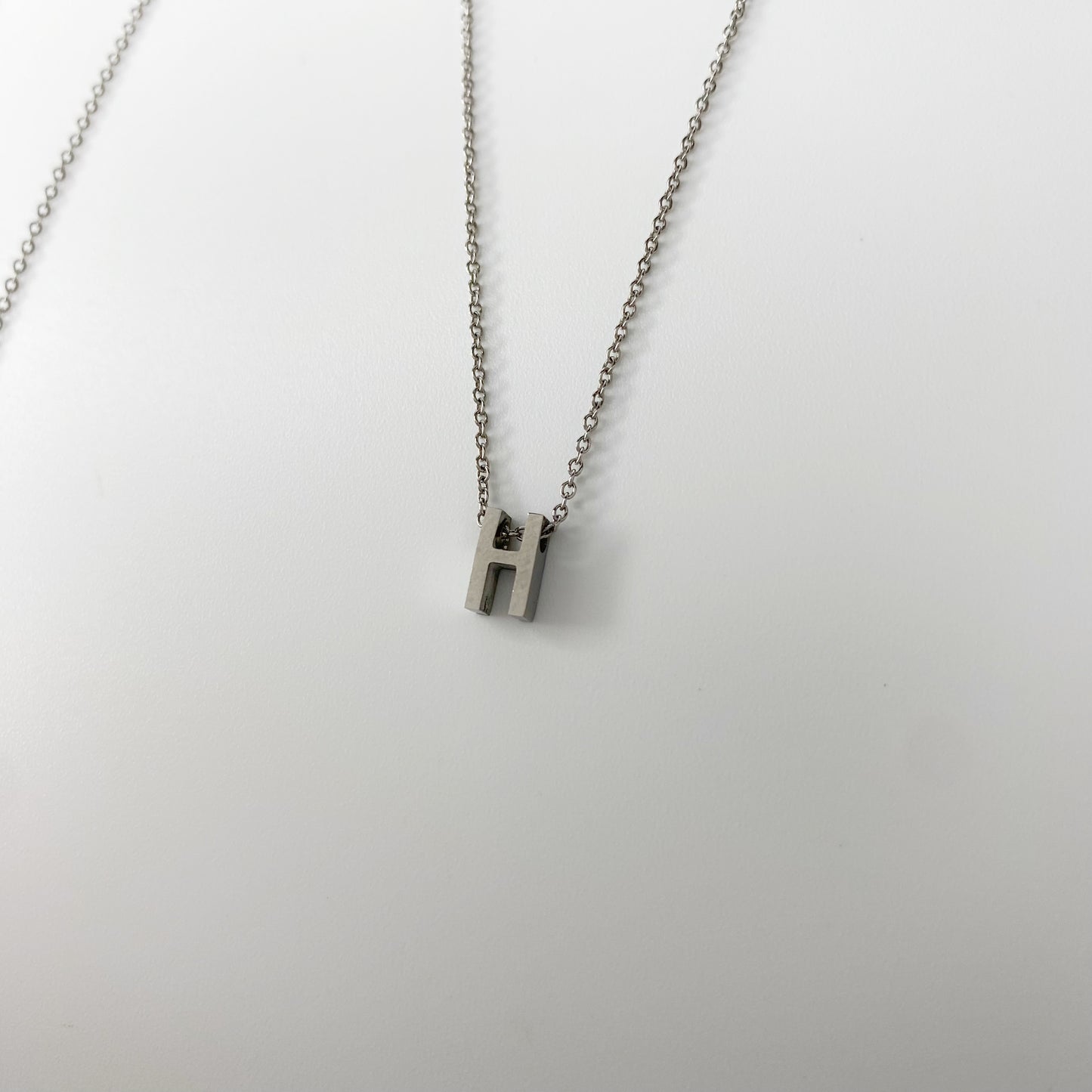 Cadena con letra pequeña