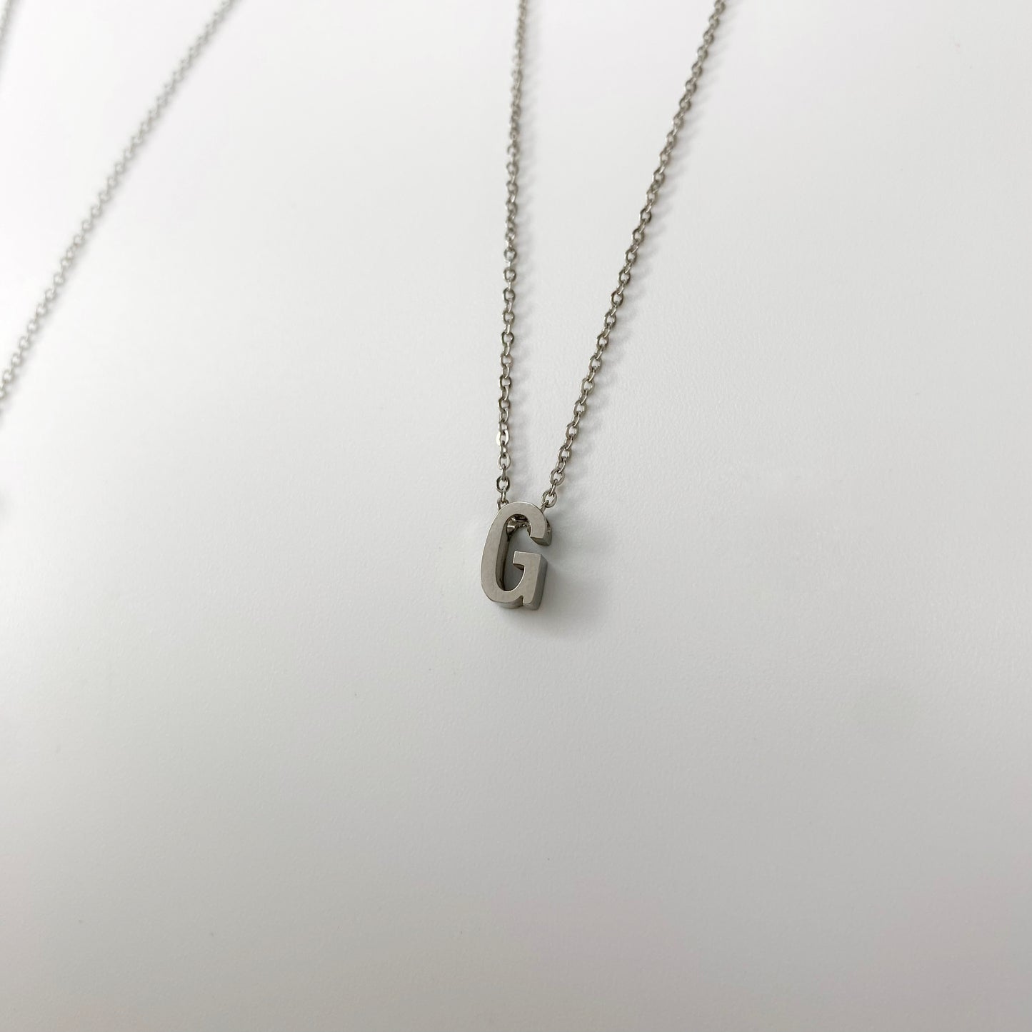 Cadena con letra pequeña