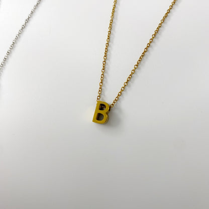 Cadena con letra pequeña