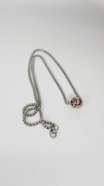 Cadena con bola de béisbol