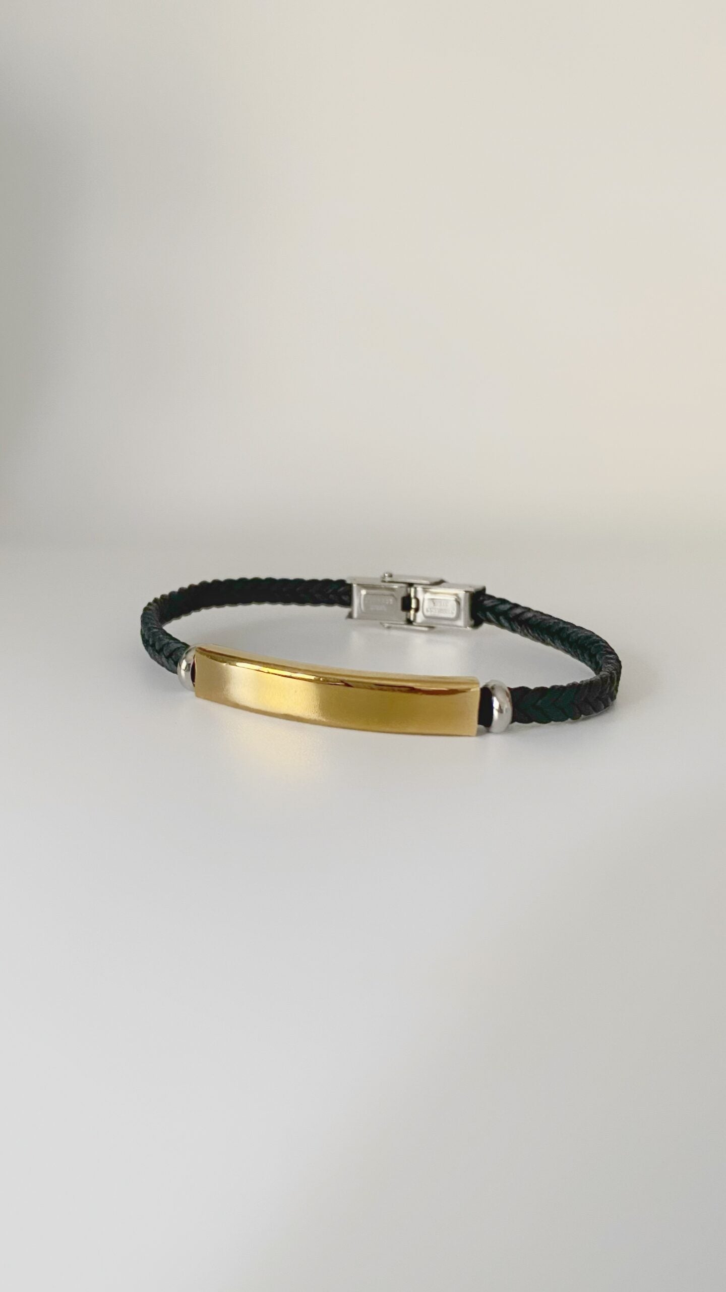 Pulsera con placa rectangular personalizada
