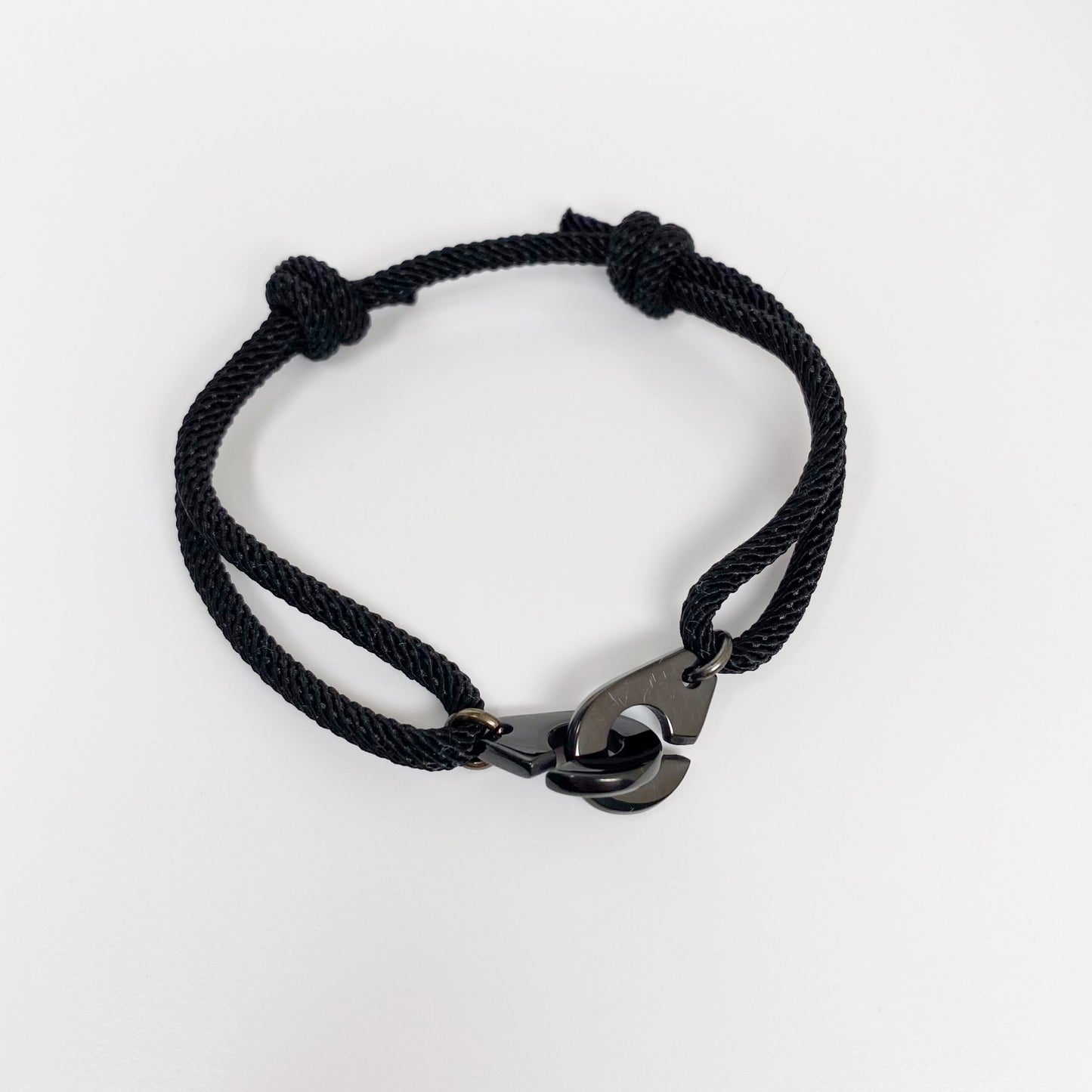 Pulsera de esposas con cordón