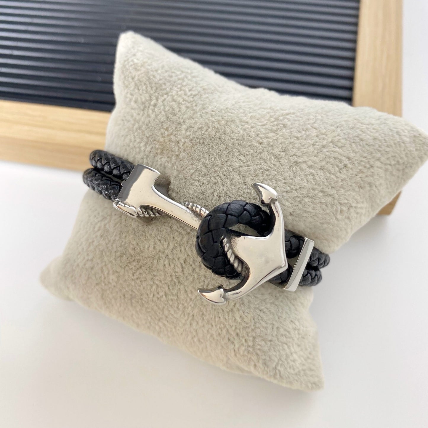 Pulsera de ancla con cuero genuino
