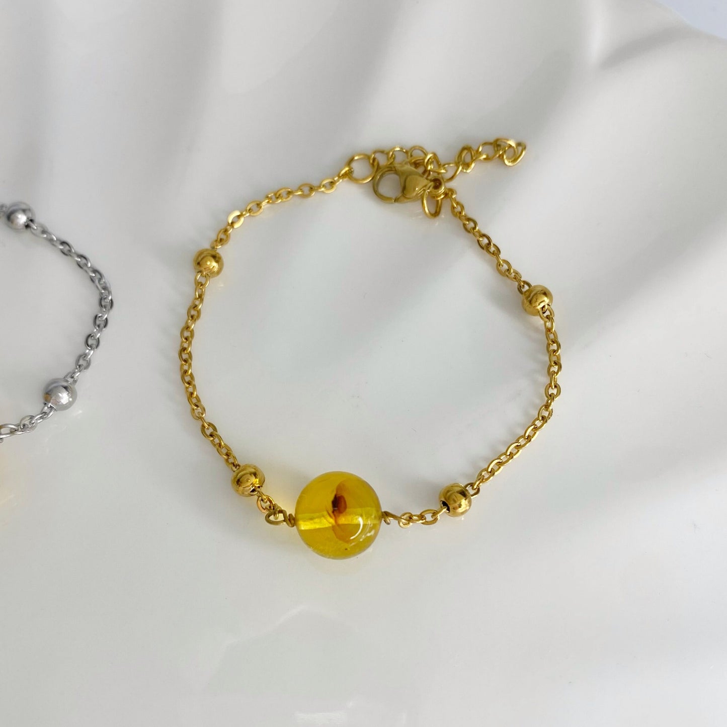 Pulsera con bola de ámbar