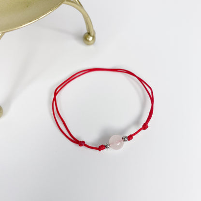 Pulsera de hilo con bola de cuarzo rosa