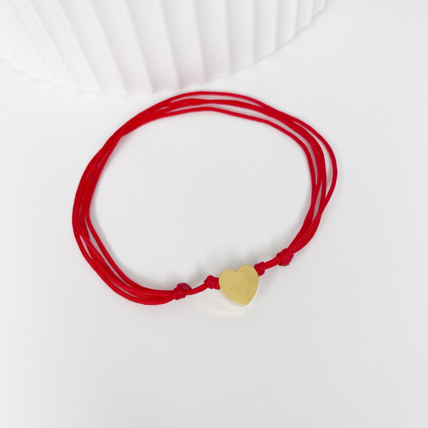 Pulsera de hilo con corazón