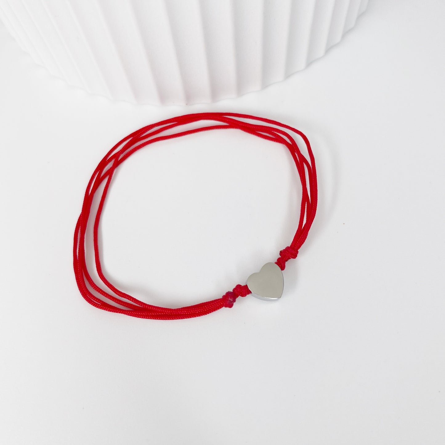 Pulsera de hilo con corazón
