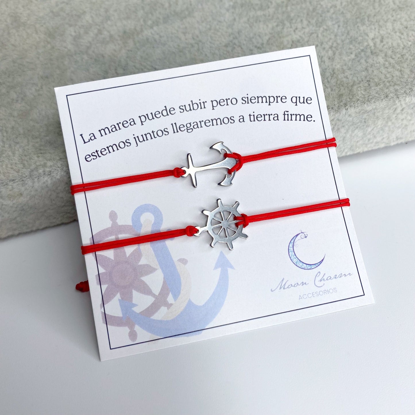Duo de pulseras de hilo con ancla y timón