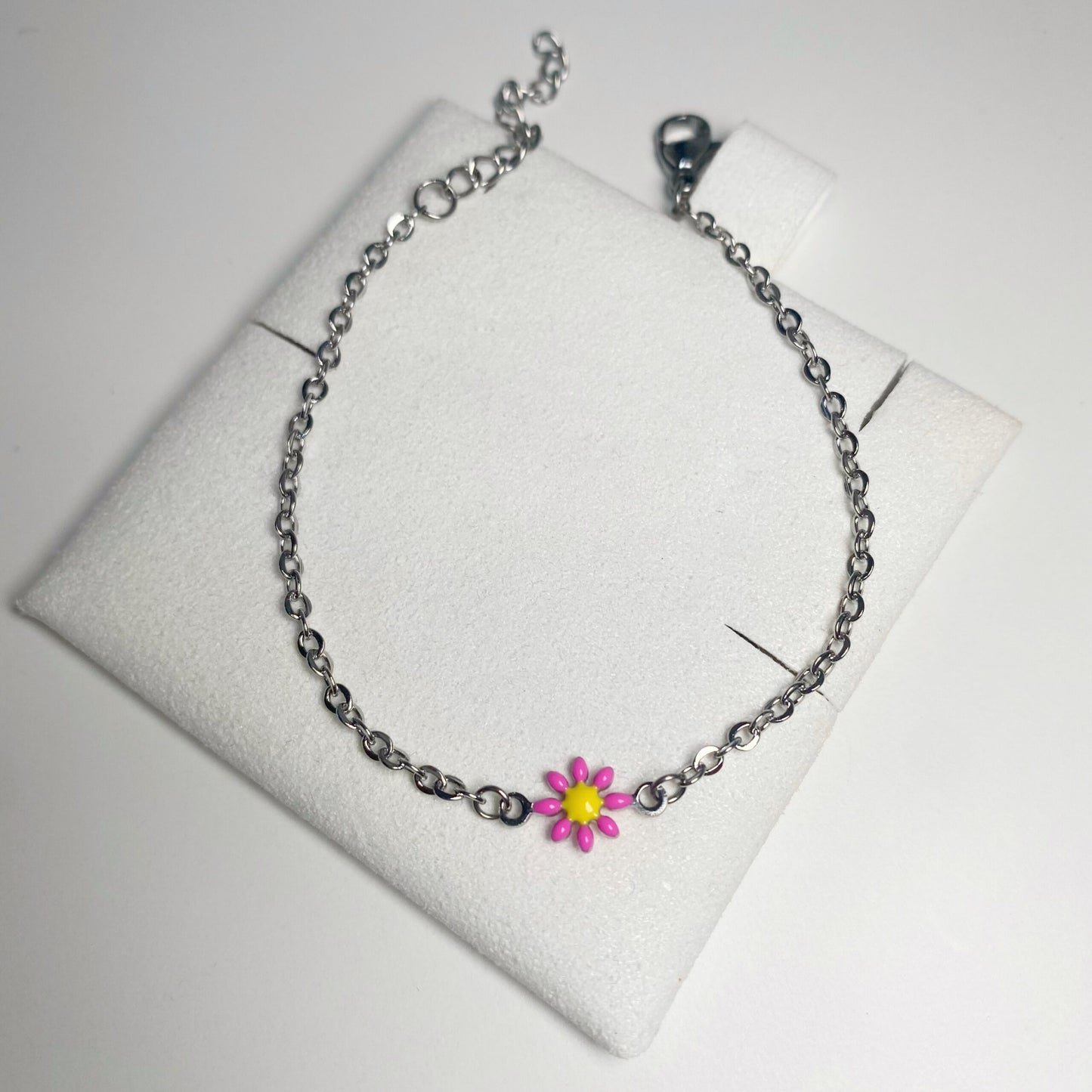 Pulsera con flor colorida