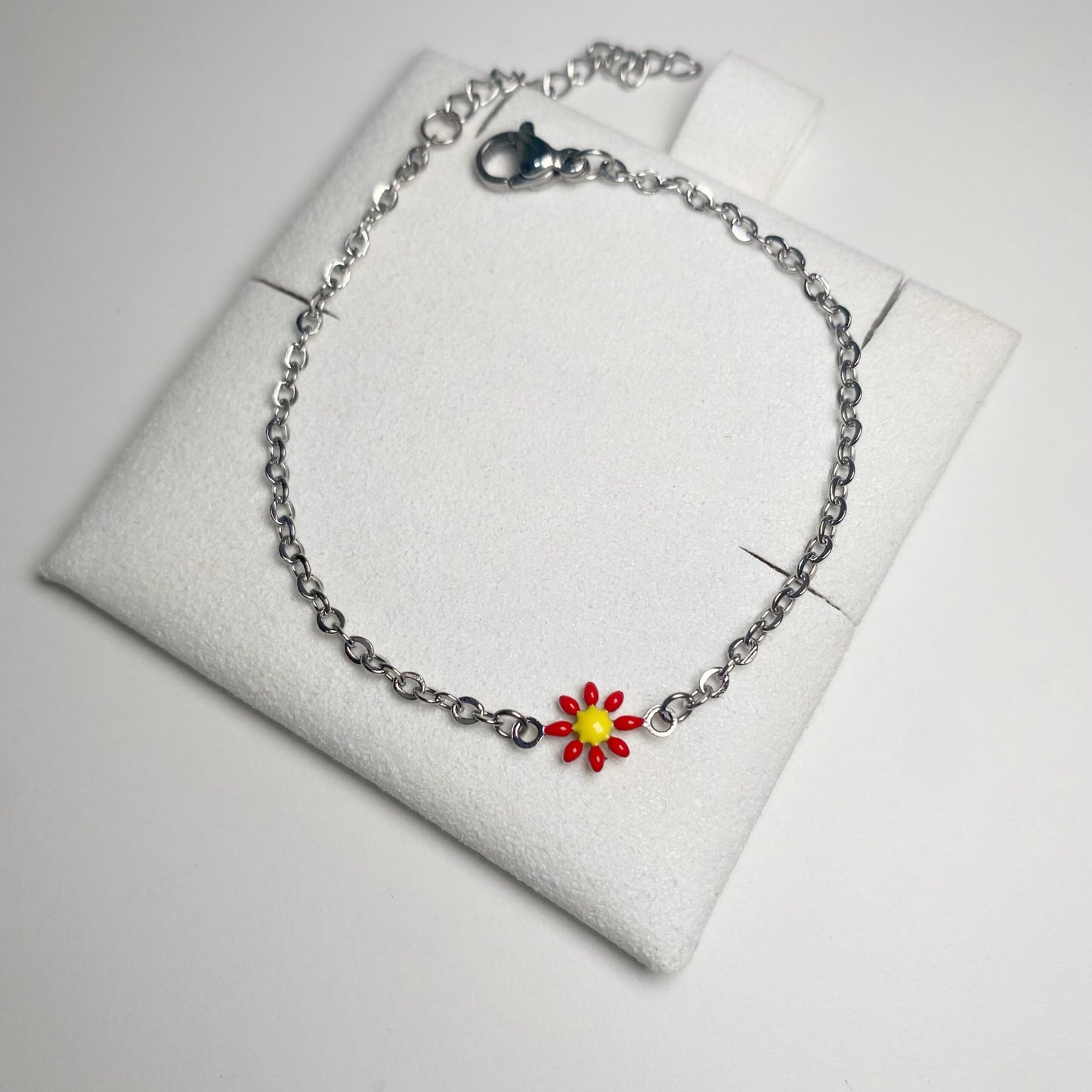 Pulsera con flor colorida
