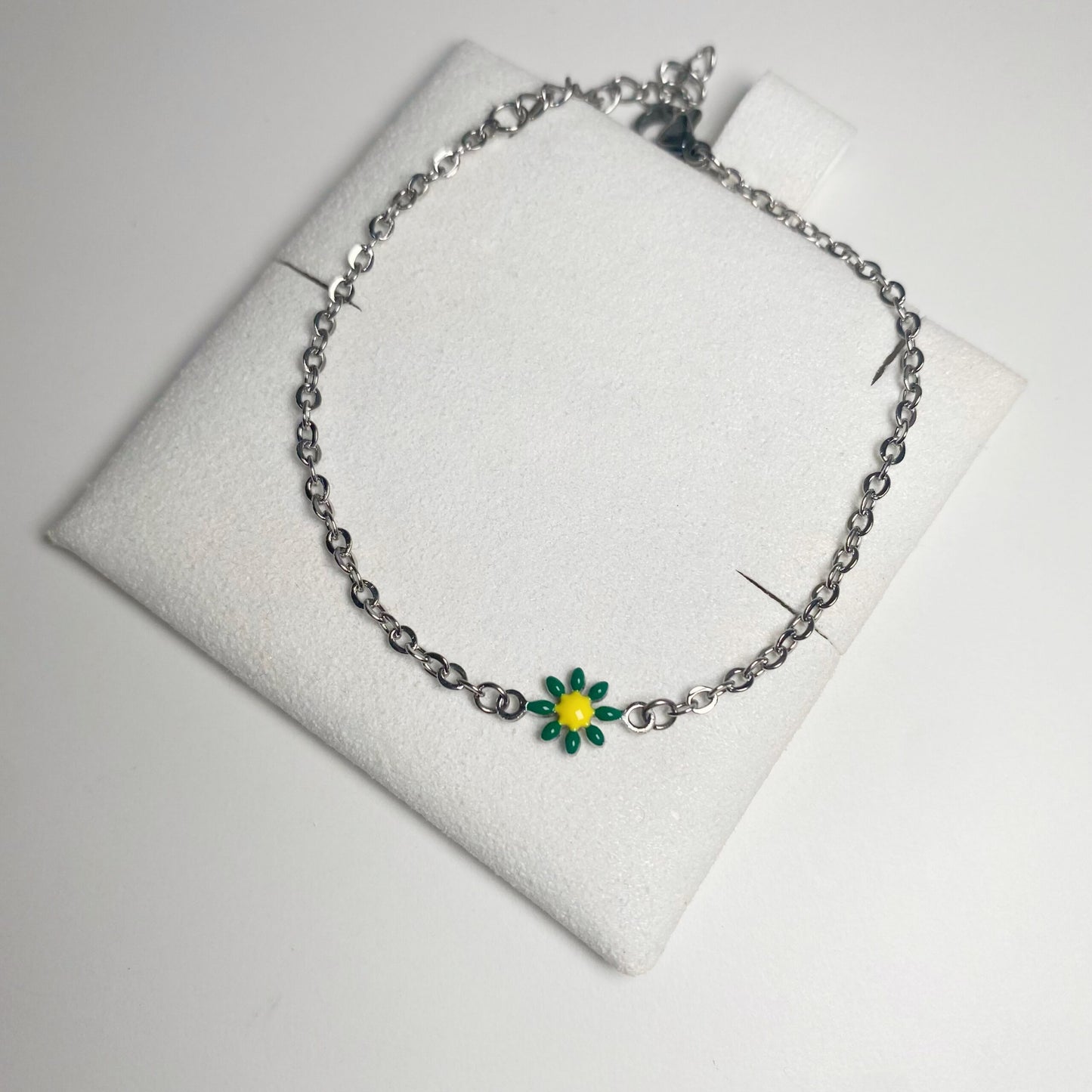 Pulsera con flor colorida
