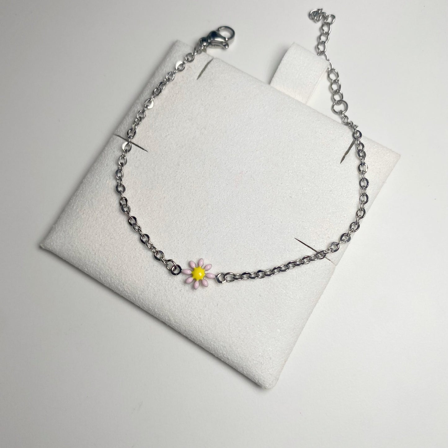 Pulsera con flor colorida